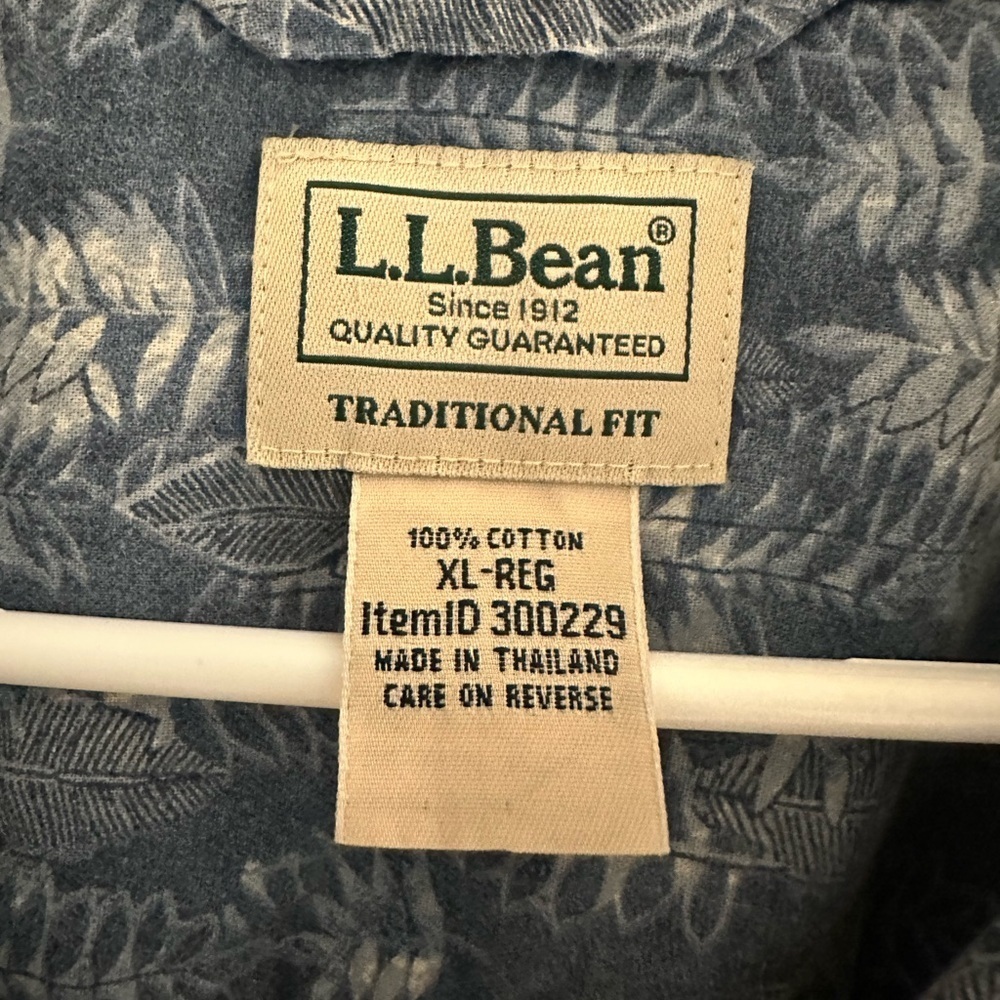 L.L. Bean Men's Tropics Shirt, Short-Sleeve Dark Blue Leaves Print size XL - Picture 3 of 6